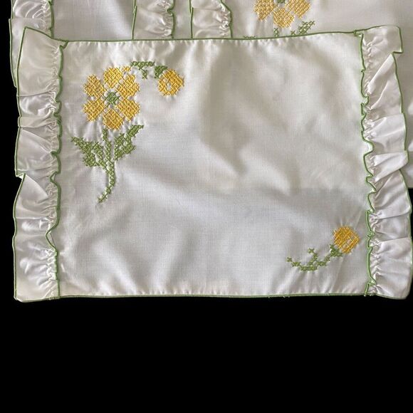 4 Vintage Placemats Cross Stitch Hand Embroidered Flowers 18 x 12.25 - Picture 2 of 4